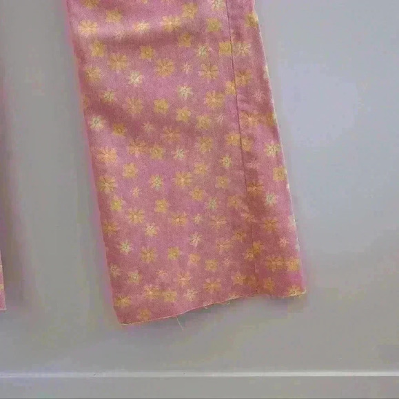 💥Host Pick💥 ZARA | Peachy/Pink/Yellow Floral Ripped Hem Ankle Jeans - Picture 2 of 4